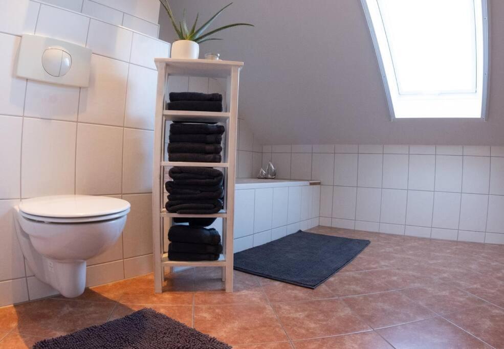 Moderne, Gemuetliche Dg-Wohnung In Ruhiger Lage نينبورغ فورم والد المظهر الخارجي الصورة