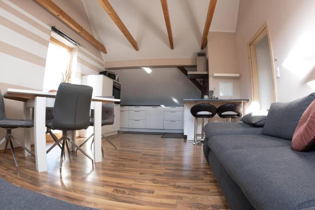 Moderne, Gemuetliche Dg-Wohnung In Ruhiger Lage نينبورغ فورم والد المظهر الخارجي الصورة