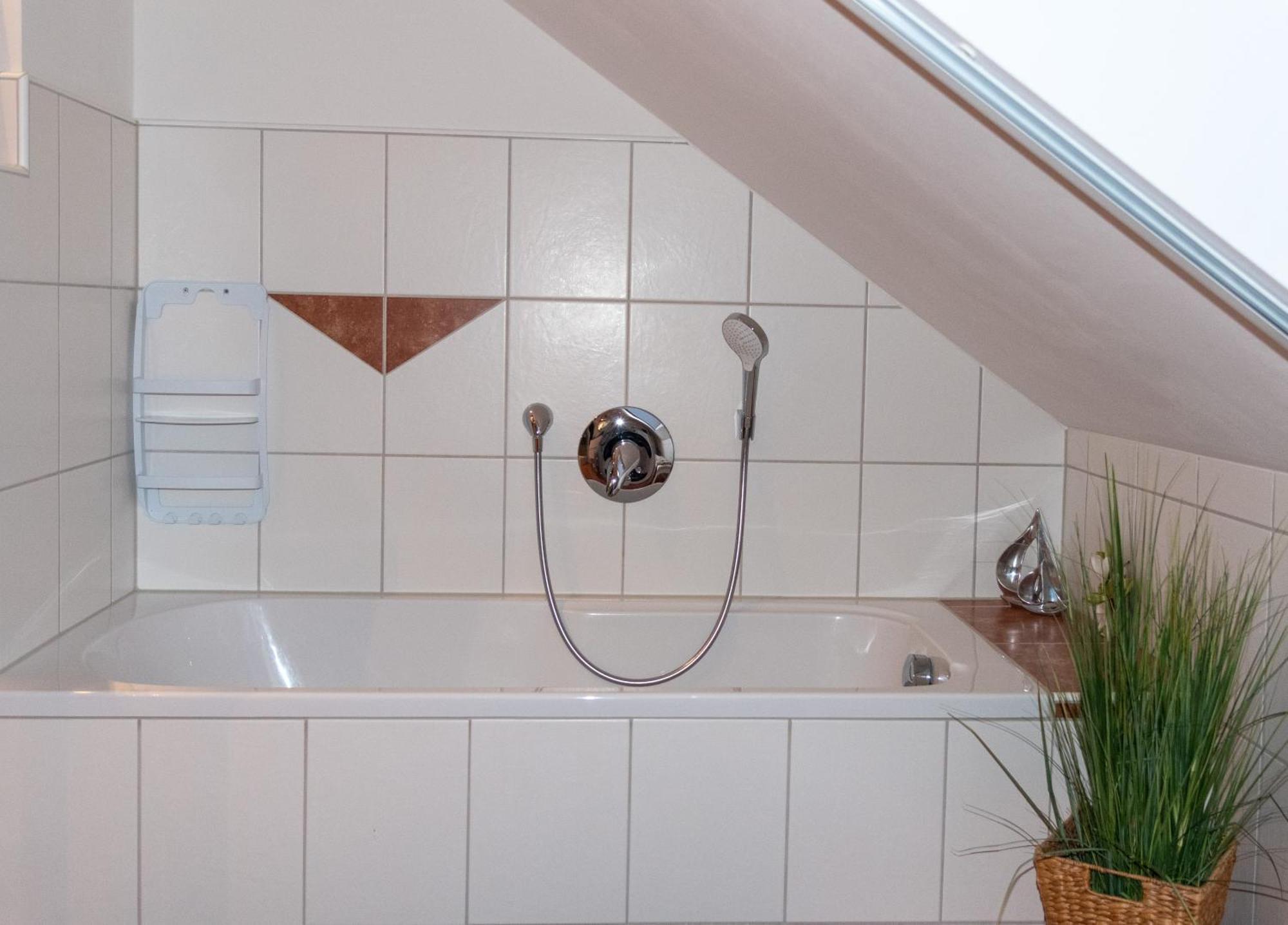 Moderne, Gemuetliche Dg-Wohnung In Ruhiger Lage نينبورغ فورم والد المظهر الخارجي الصورة